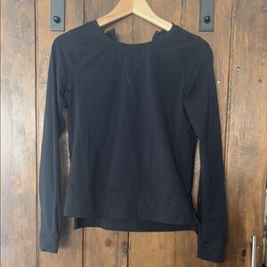 Lululemon athletic black shirt size 4 preowned in good condition with zipper on